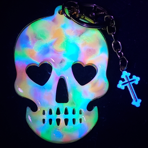 Handmade Skull Keychain - Reacts to UV Light - Picture 1 of 12